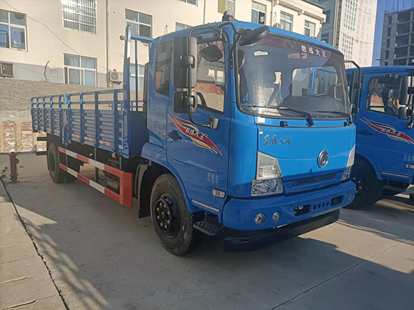 教練車發(fā)動機加多少機油最合適？
